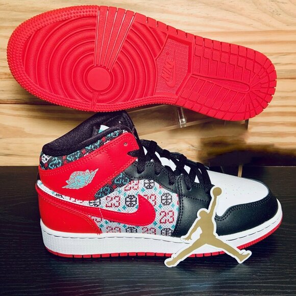 AIR JORDAN 1 MID SE "Christmas" WOMEN'S US SIZE 7 BRAND NEW IN BOX - Picture 2 of 3